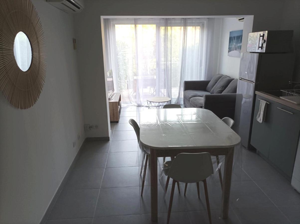 Charmant Studio Dans La Residence Haut Du Golf Saint-Raphaël Buitenkant foto