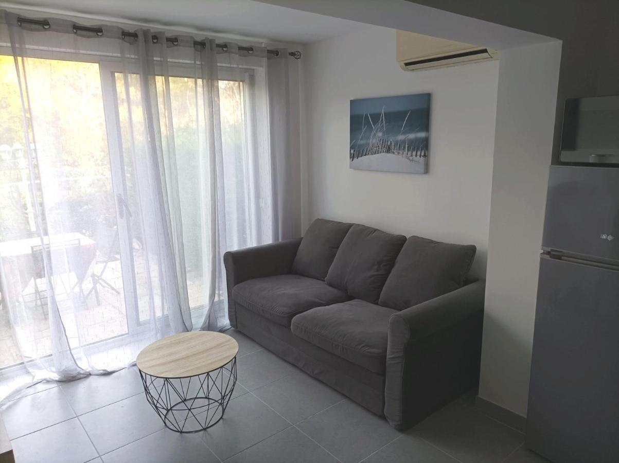 Charmant Studio Dans La Residence Haut Du Golf Saint-Raphaël Buitenkant foto